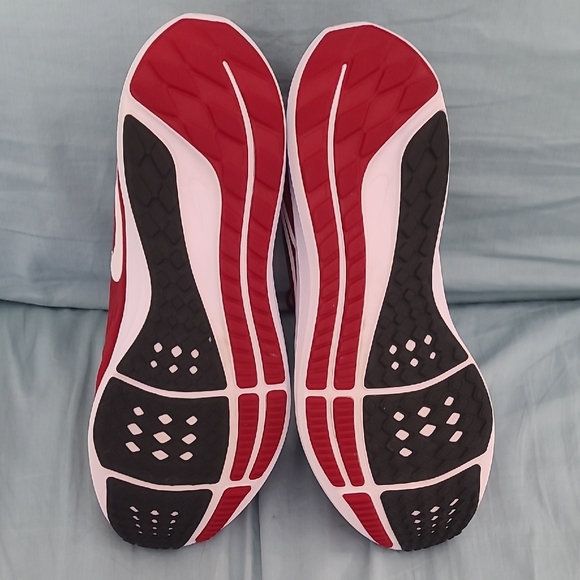 Nike Red Men's Shoes - Picture 5 of 9